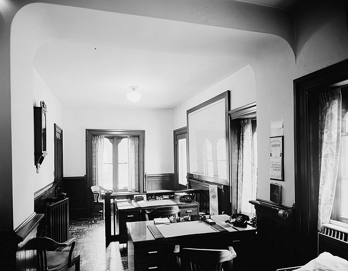 Office 1935
