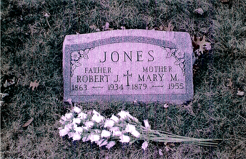 Jones, Robert & Mary
Section Q, Lot 70, grave #3

Photo from Rosemary Kopczynski
